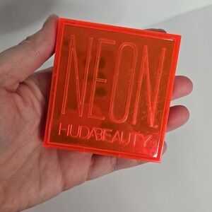 Huda Beauty Neon Palette
